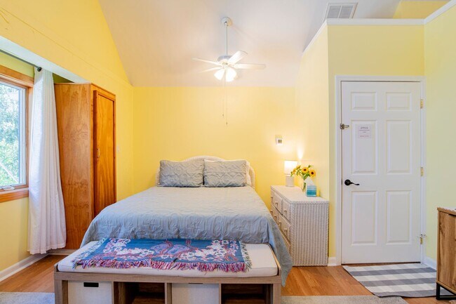 Foto del edificio - 9988 Hillview Dr