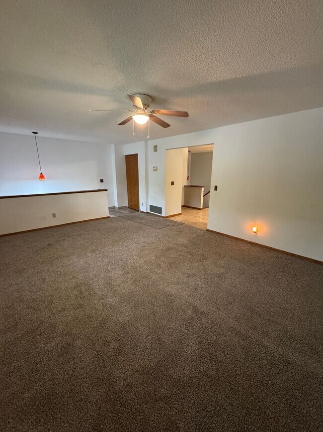 Foto del edificio - 2 Bed 1.5 Bath, Yard and shed, 2 Off stree...
