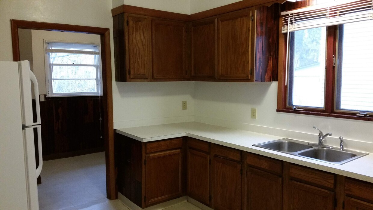 Kitchen - 416 Hamilton St