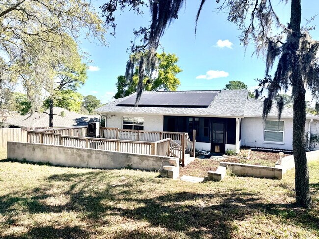 Building Photo - Large two Bedroom, 2 Bathroom, 2 Car Garage Home For Rent.