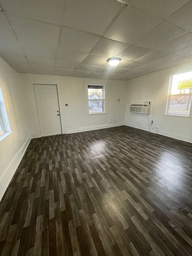 Newly Remodeled 1 bedroom duplex available... House Rental in