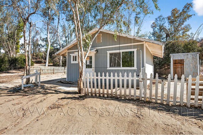 Building Photo - Cozy 1 Bed/1 Bath Countryside Home With Scenic Views In Aguanga!