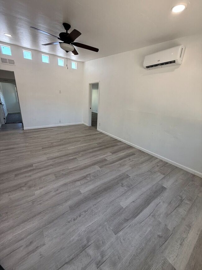Foto del edificio - House For Rent