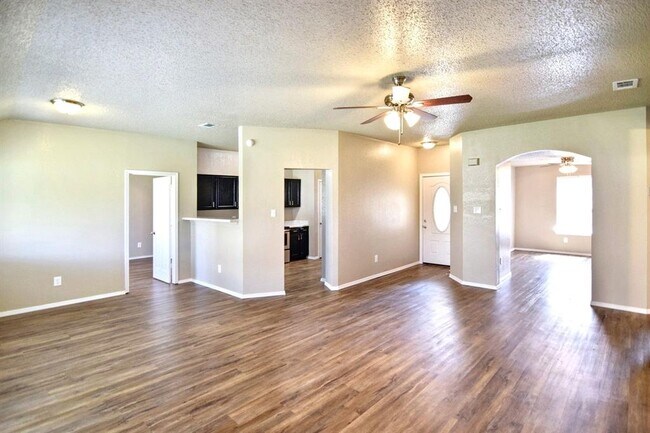 Foto del edificio - 4201 Bluestem Ln