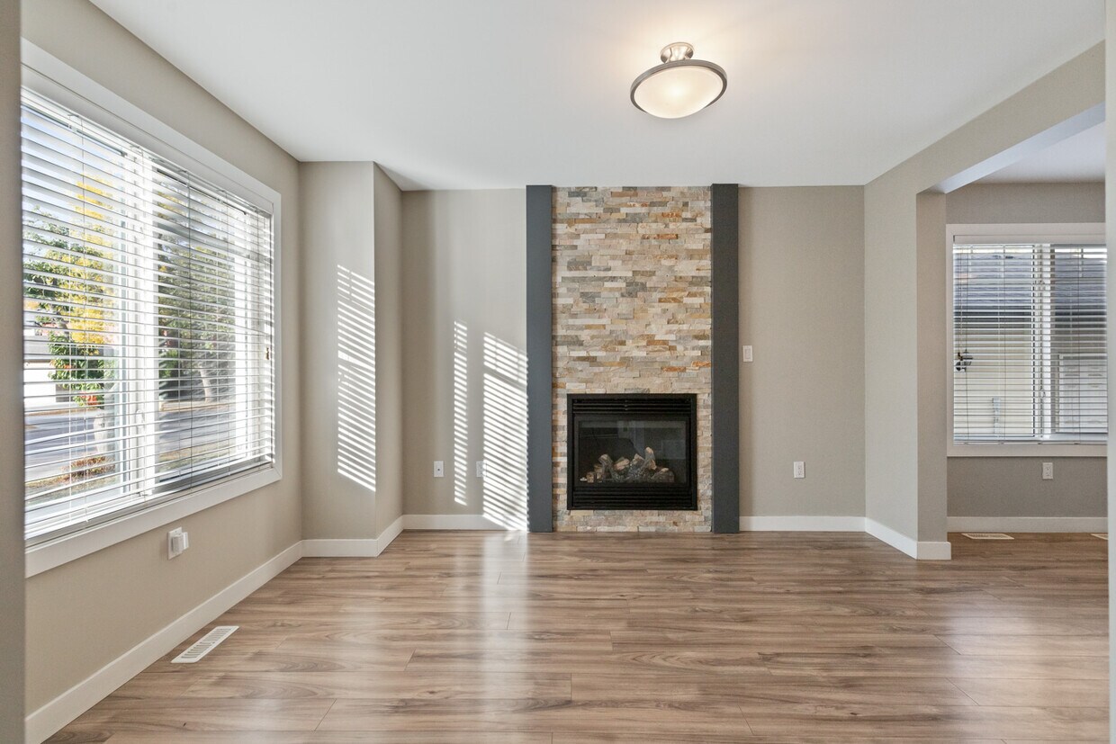 Photo principale - 10110-10113 113 Ave NW