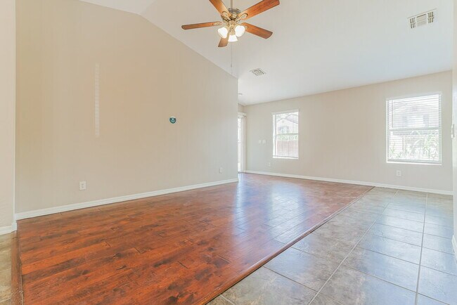Foto del edificio - 42760 W Blazen Trail