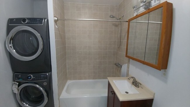 Foto del edificio - 493 Park Pl