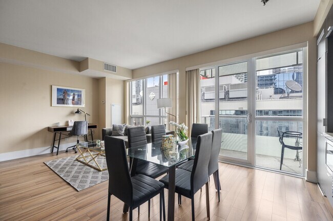 Building Photo - 325 Front St W