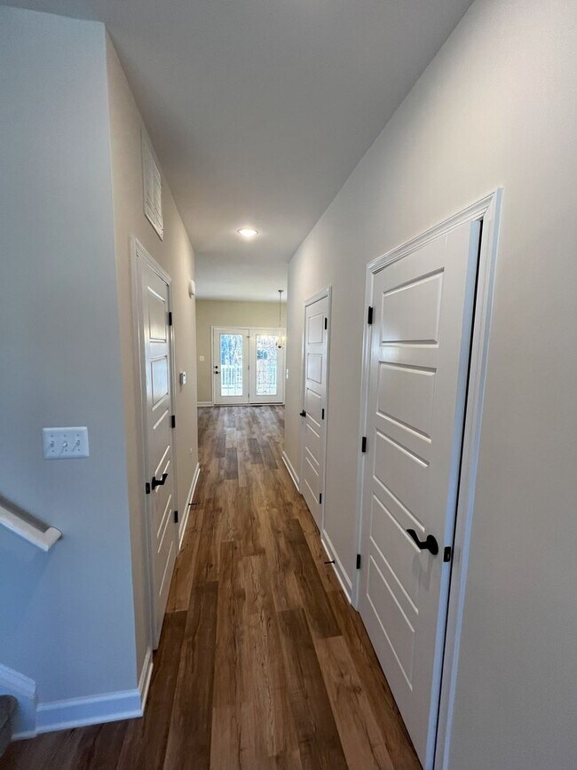 Building Photo - Luxury Townhome in Congers Creek