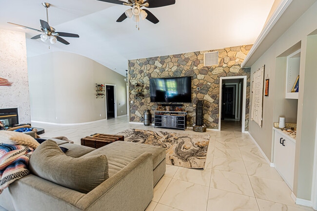 Foto del edificio - 1282 SW Bent Pine Cove