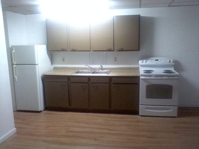 Building Photo - 72 Academy St