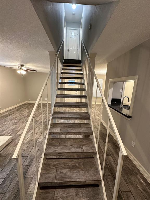 Building Photo - 5528 Beverly Hill St