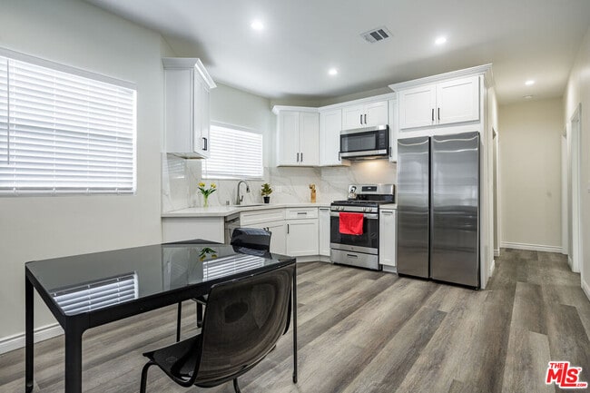 Foto del edificio - 1475 W 22nd St