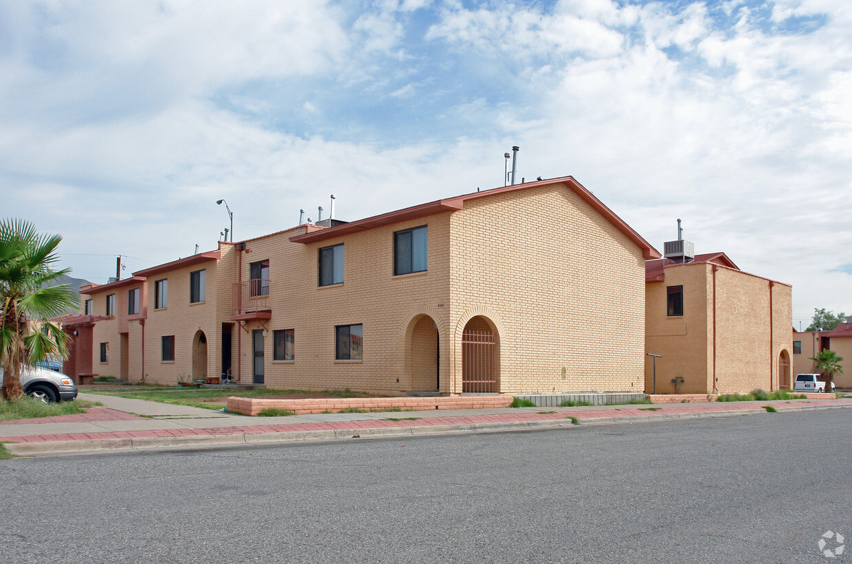 Primary Photo - 2218 Paisano Dr