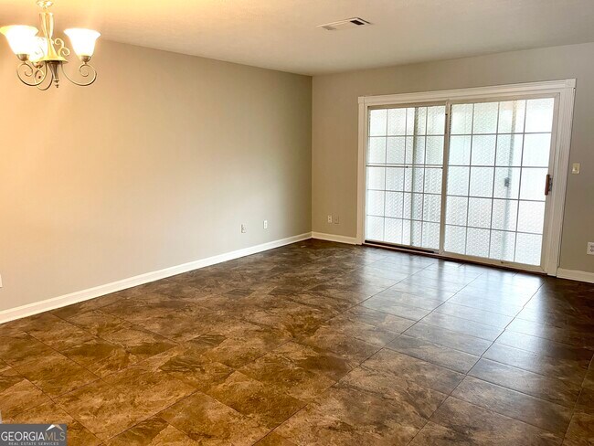 Building Photo - 215 Sheraton Ct