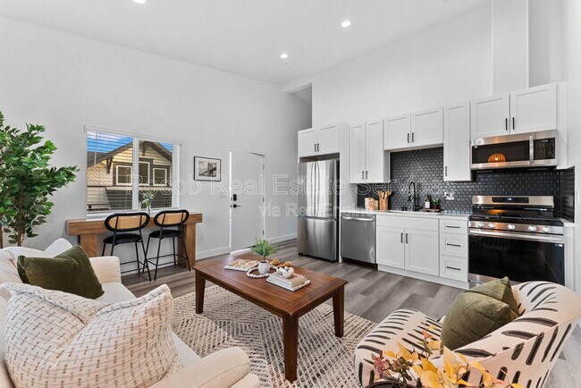 Foto del edificio - 832 Desty St