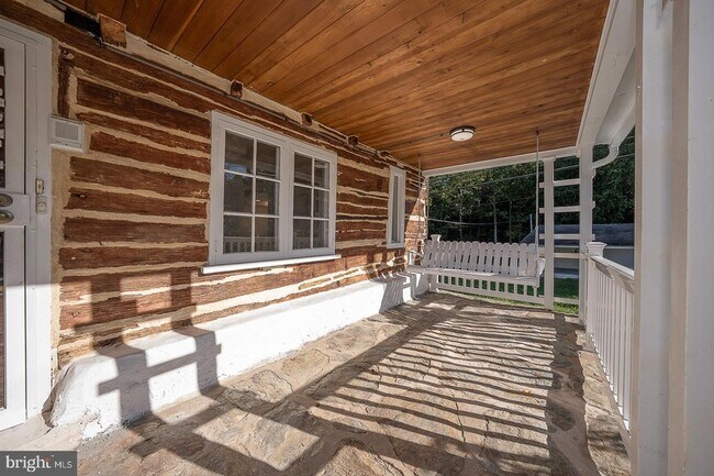 Building Photo - 875 Old State Rd