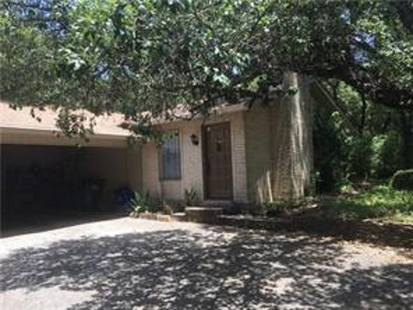 Primary Photo - 115 N Laurelwood Dr