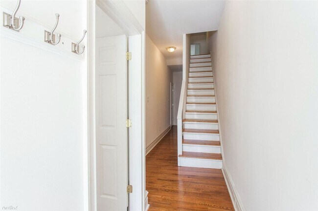 Foto del edificio - Delightful 5BR 3BA Townhome near Temple Un...