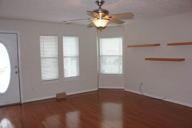 Building Photo - Two Master Suite Townhouse in Beacon Hill