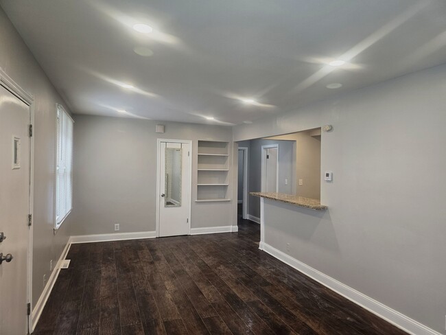Building Photo - 8622 S Jeffery Blvd