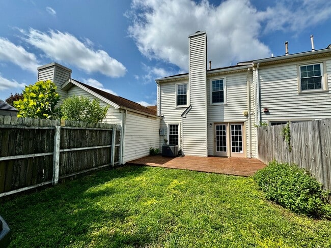 Building Photo - COMPLETELY Updated & Ready 08-21-26!! Sparkling Community Pool - Pet Friendly - Fenced Backyard!