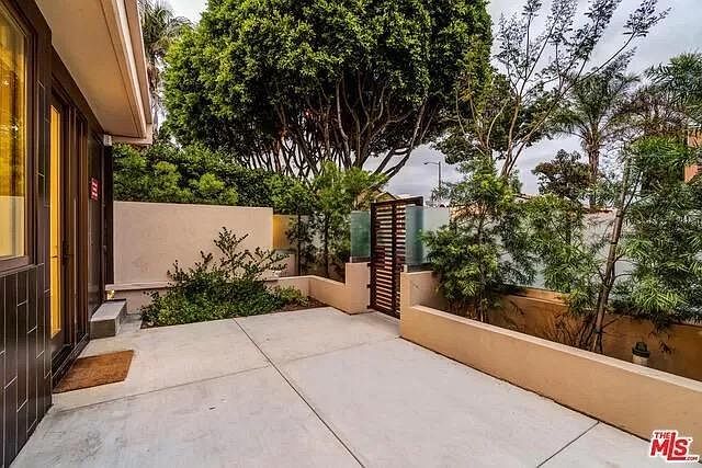 Foto del edificio - 1249 N Formosa Ave