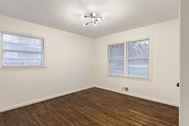 Foto del edificio - 4332 Rob Roy Ln