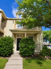 Building Photo - 10633 Traymore Dr