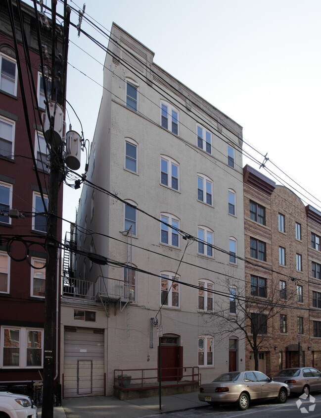 Building Photo - 227 Grand St