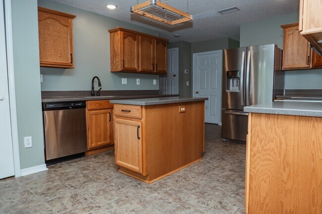 Building Photo - 1319 Jefferyscot Dr