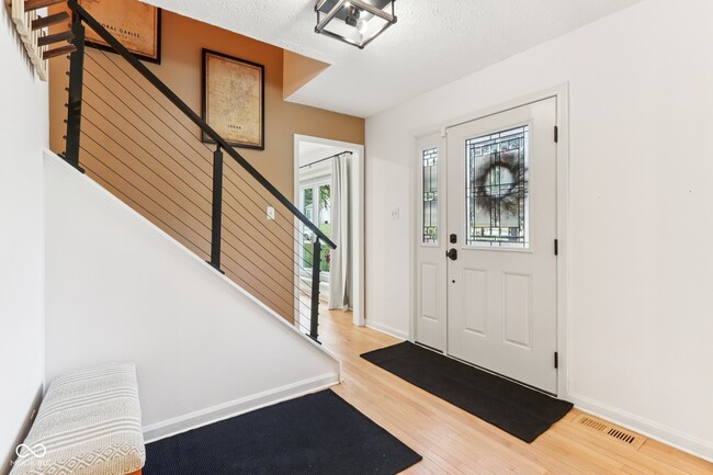 Foto del edificio - 521 Thornberry Dr