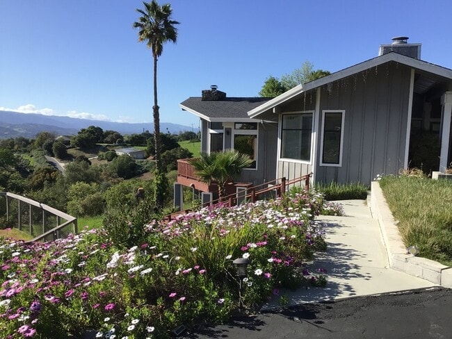 Building Photo - LUXURIOUS PRIVATE STUDIO WITH BREATH TAKING VIEWS