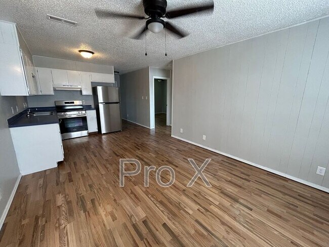 Building Photo - 1045 Happy Hollow