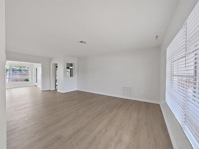 Foto del edificio - 1701 Laurie Ln