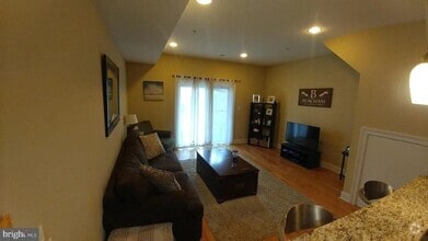 Building Photo - 827 Corinthian Ave