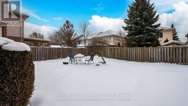 Photo du bâtiment - 1570 Beaverbrook Ave