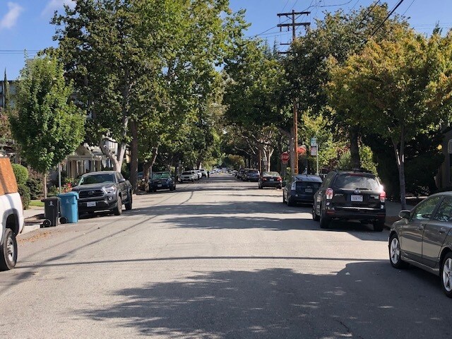 Calle - 460 Everett Ave