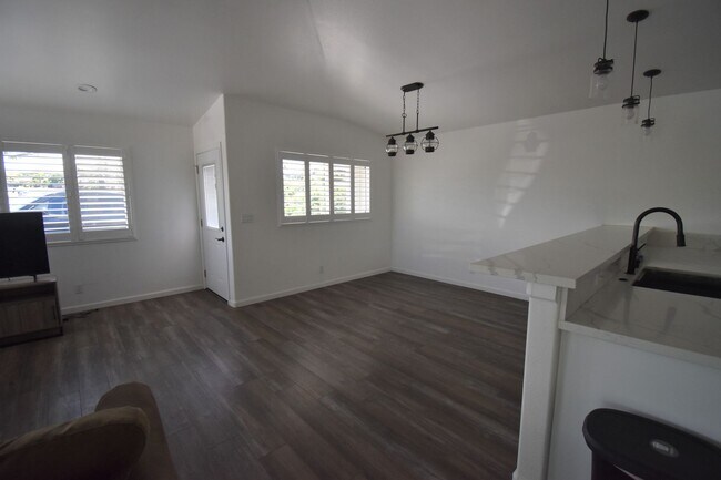Foto del edificio - 3 Year Old, 3 Bedroom 2.5 Bath Partially F...