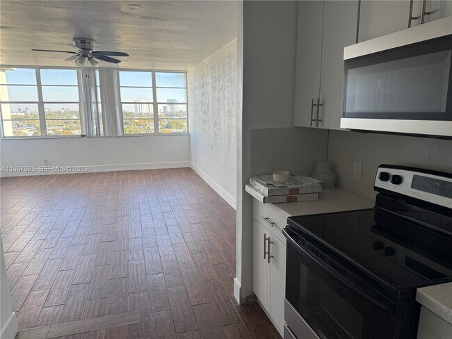 Foto del edificio - 2025 NE 164th St