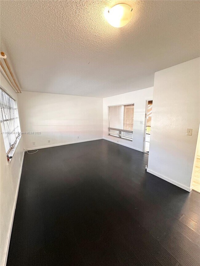 Foto del edificio - 1701 NW 46th Ave