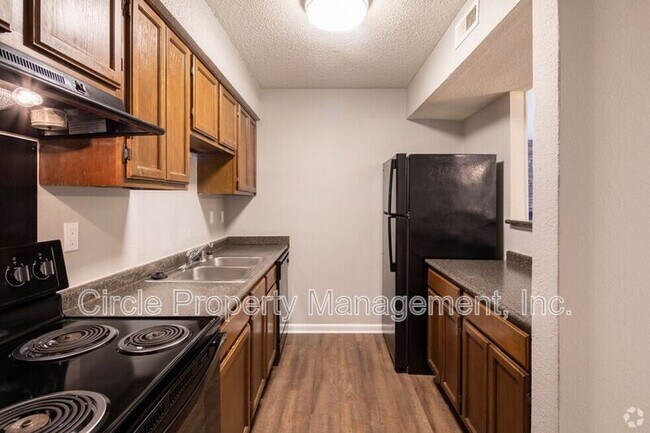 Building Photo - 2021 Highridge Dr SW