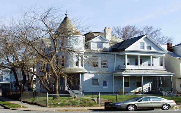 Primary Photo - 555-557 Broadway