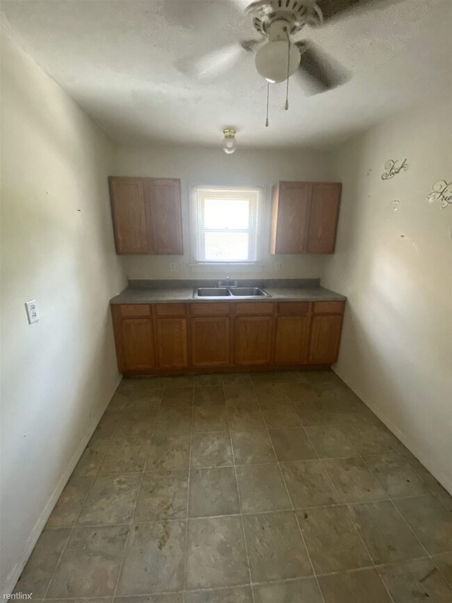 Building Photo - 3 br, 1 bath House - 1657 Pointview Ave