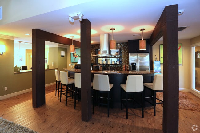 Building Photo - Stonesthrow