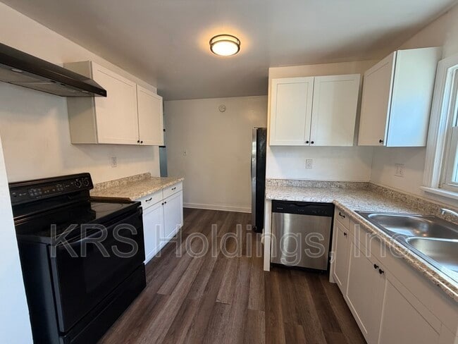 Foto del edificio - 933 Wolcott Ave