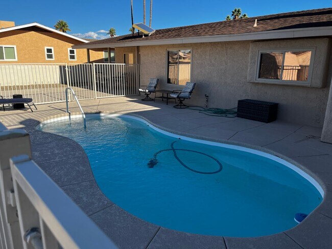 Building Photo - Available Now! Unfurnished Longterm POOL Home!