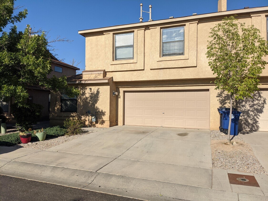 8619 Alta Loma Ln NE, Albuquerque, NM 87113 Townhome Rentals in
