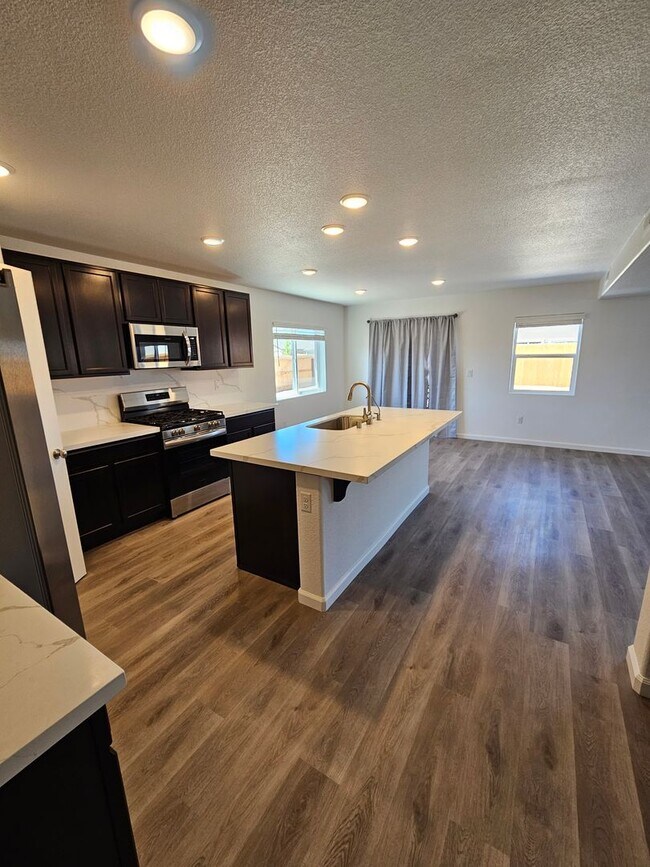 Building Photo - FURNISHED! Brand New 3 Bedroom, 2.5 Bath H...