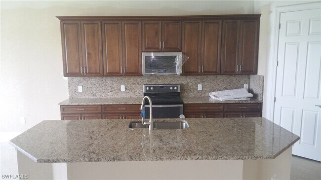 Building Photo - 10096 Avalon Lake Cir